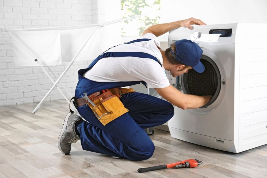 Understanding the Roles of Appliance Techs and Plumbers 